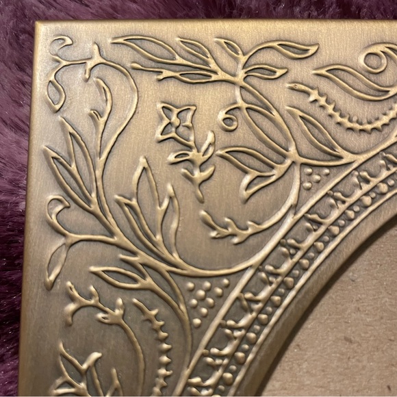 Vintage Craft Inc Embossed Metal Freestanding or Hanging Picture Frame - Picture 3 of 15